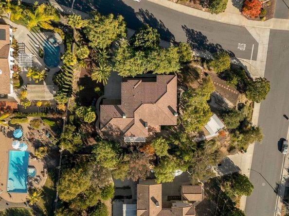 2087 Amparo Ct, Escondido CA 92025