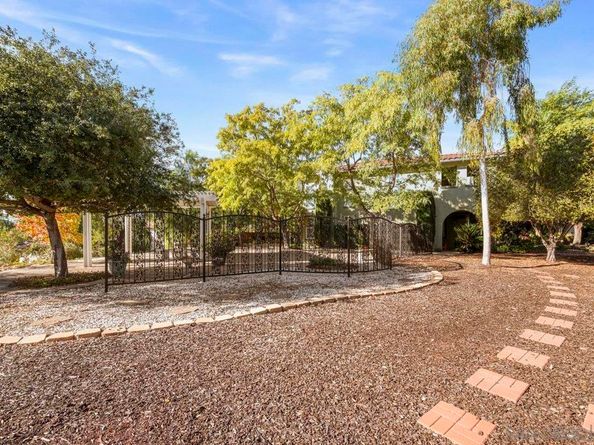 2087 Amparo Ct, Escondido CA 92025