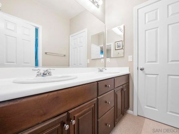 2087 Amparo Ct, Escondido CA 92025