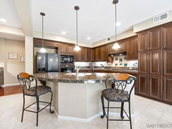 2087 Amparo Ct, Escondido CA 92025