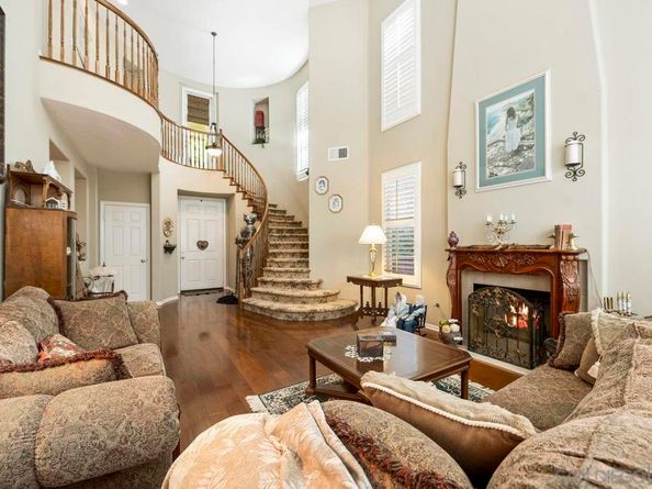 2087 Amparo Ct, Escondido CA 92025