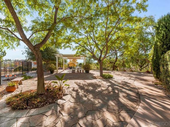 2087 Amparo Ct, Escondido CA 92025