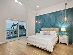 1689 Neptune Ave, Encinitas CA 92024
