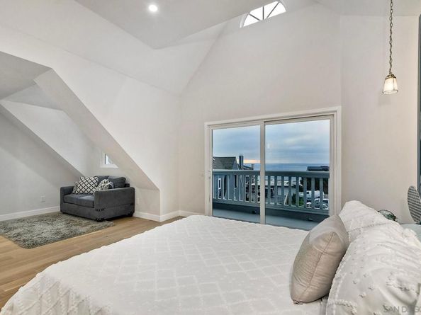 1689 Neptune Ave, Encinitas CA 92024