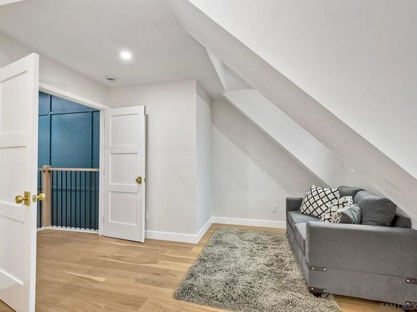 1689 Neptune Ave, Encinitas CA 92024