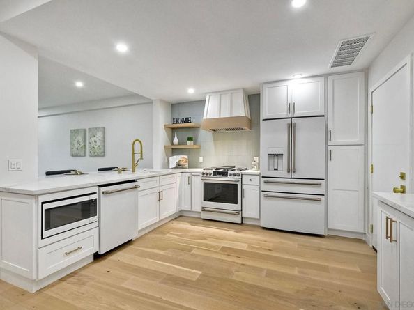 1689 Neptune Ave, Encinitas CA 92024