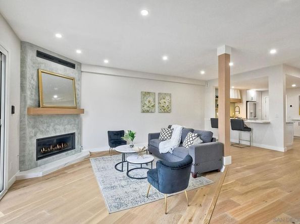 1689 Neptune Ave, Encinitas CA 92024