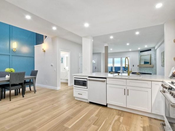 1689 Neptune Ave, Encinitas CA 92024