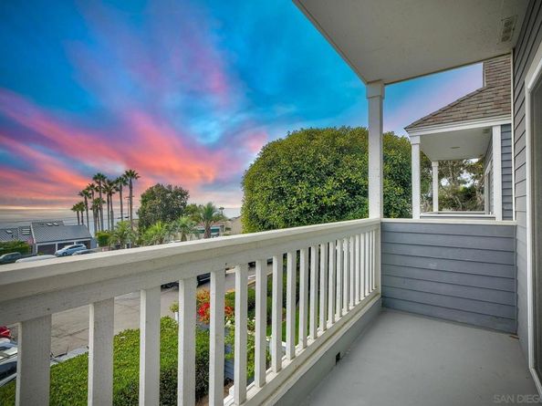 1689 Neptune Ave, Encinitas CA 92024