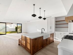 7214 Fay Ave, La Jolla CA 92037
