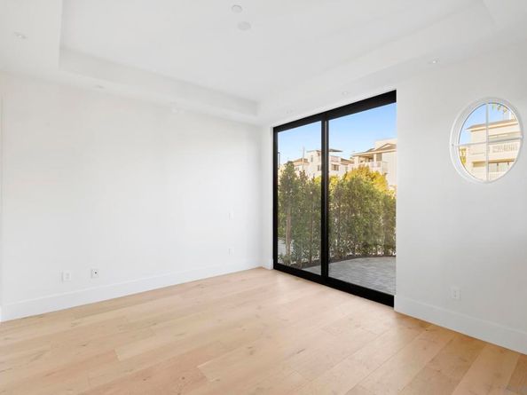 7214 Fay Ave, La Jolla CA 92037