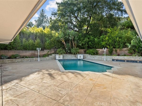 1519 Lynglen Drive, Glendale CA 91206