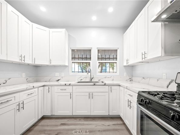 331 W 52nd Place, Los Angeles CA 90037