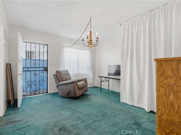 10208 S San Pedro, Los Angeles CA 90003