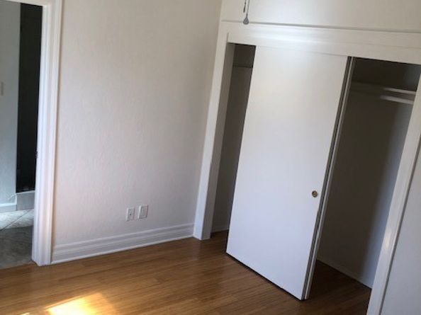 1009 S Rimpau, Los Angeles CA 90019