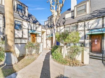 115 E Rosewood Court