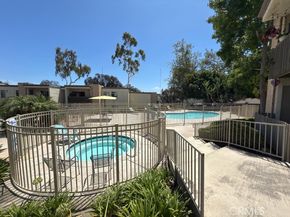 432 Edgehill Lane 26, Oceanside CA 92054