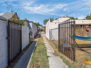 5154 W 20th Street, Los Angeles CA 90016