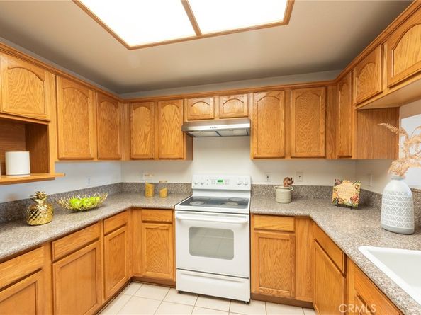 208 N Lincoln 309, Monterey Park CA 91755