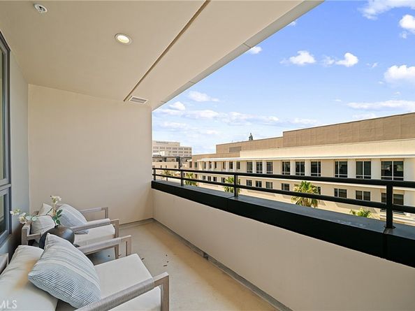 39 S Los Robles Avenue 6010, Pasadena CA 91101