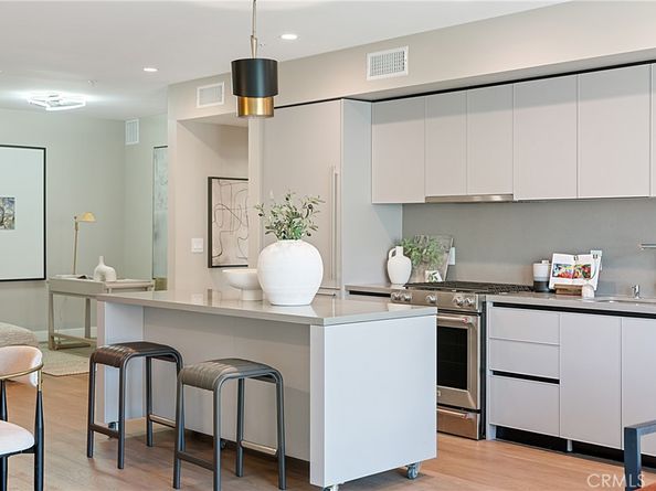 39 S Los Robles Avenue 6010, Pasadena CA 91101