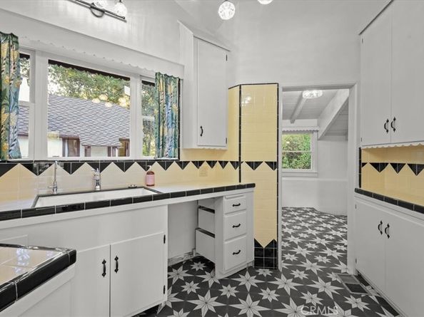1855 Verdugo Knolls Drive, Glendale CA 91208