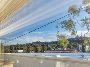 10866 Bluffside 5, Studio City CA 91604