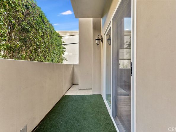 10866 Bluffside 5, Studio City CA 91604