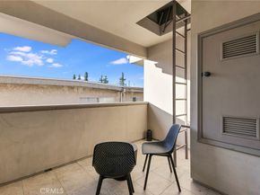 10866 Bluffside 5, Studio City CA 91604