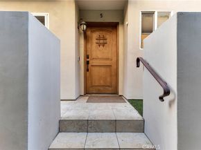 10866 Bluffside 5, Studio City CA 91604