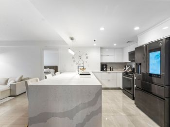 700 1st St