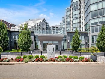 9 Avenue At Port Imperial