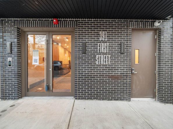 391 1st St 2D, Jersey City NJ 07302