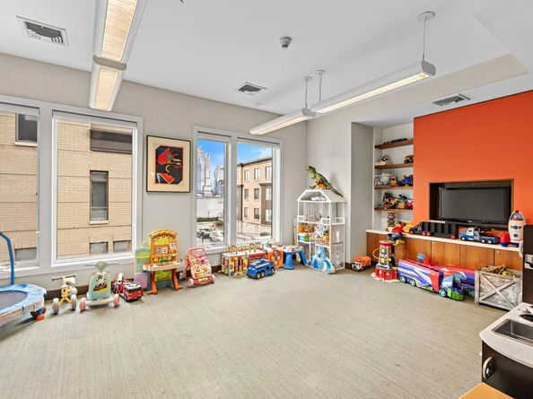 250 Henley Pl 206, Weehawken NJ 07086