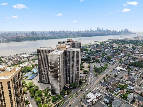 300 Winston Dr 1822, Cliffside Park NJ 07010-3223