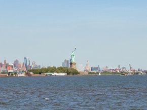203 Shearwater Ct West 51, Jersey City NJ 07305