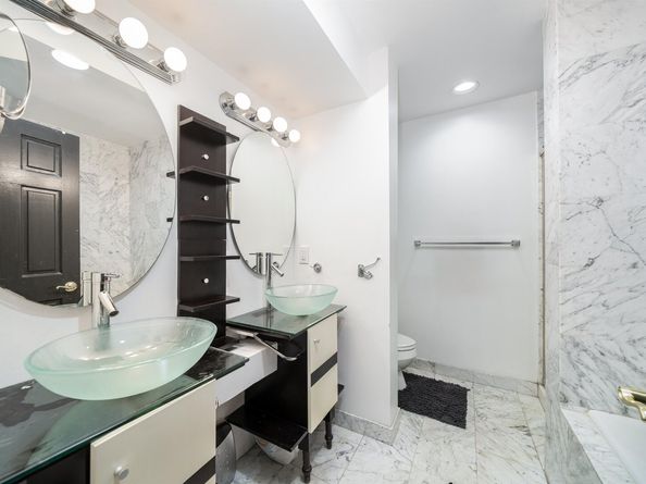 203 Shearwater Ct West 51, Jersey City NJ 07305