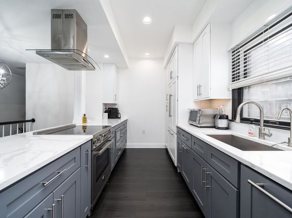 203 Shearwater Ct West 51, Jersey City NJ 07305