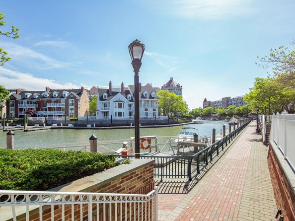 203 Shearwater Ct West 51, Jersey City NJ 07305