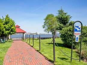 203 Shearwater Ct West 51, Jersey City NJ 07305