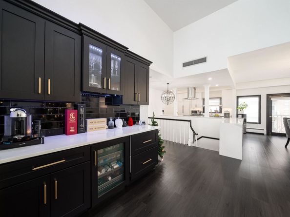 203 Shearwater Ct West 51, Jersey City NJ 07305