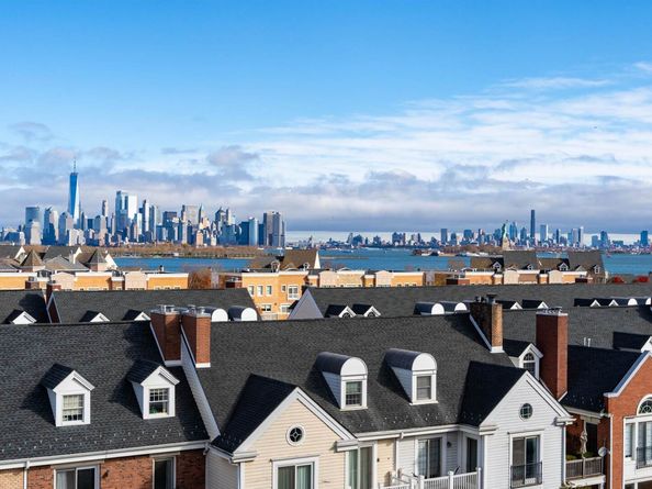 203 Shearwater Ct West 51, Jersey City NJ 07305
