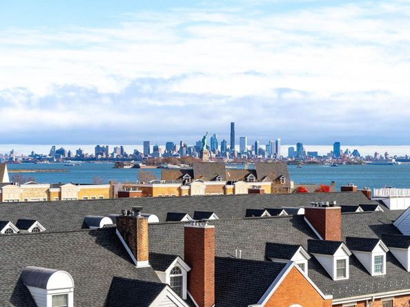 203 Shearwater Ct West 51, Jersey City NJ 07305