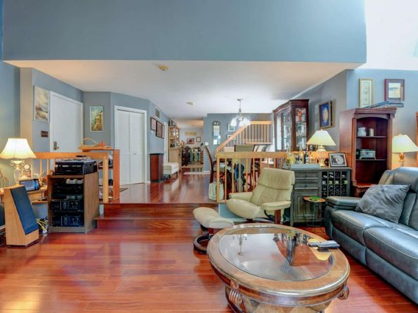 590 Sanderling Ct 590, Secaucus NJ 07094