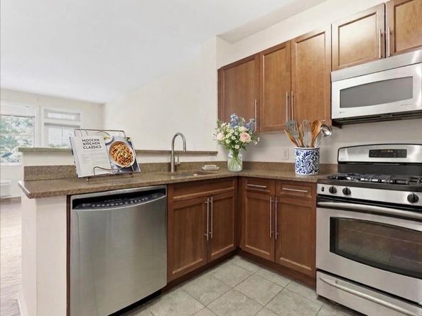4 Constellation Pl 106, Jersey City NJ 07305