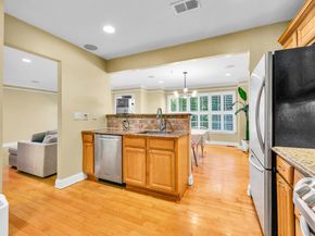 196 Blue Heron Dr 196, Secaucus NJ 07094