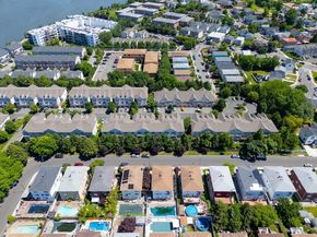 196 Blue Heron Dr 196, Secaucus NJ 07094