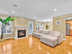 196 Blue Heron Dr 196, Secaucus NJ 07094