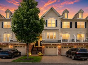 196 Blue Heron Dr 196, Secaucus NJ 07094