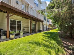 196 Blue Heron Dr 196, Secaucus NJ 07094